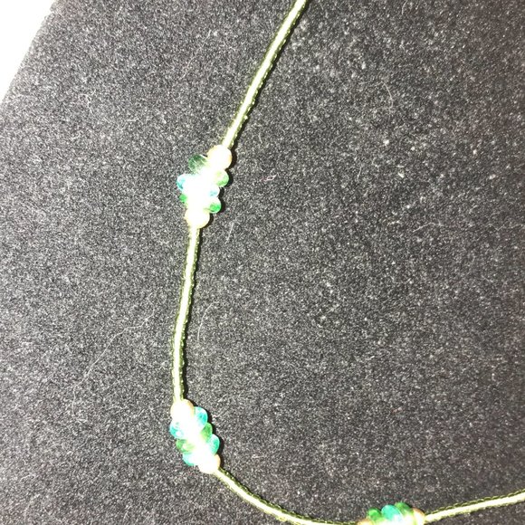 21 1/2" Green and Gold Seed Bead Necklace - Picture 2 of 6